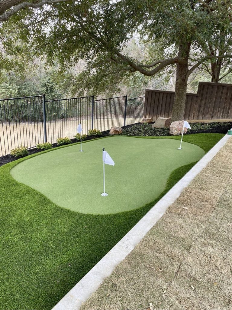 Top 10 Benefits of Installing a Backyard Putting Green with Turf Layers Top 10 Benefits of Installing a Backyard Putting Green with Turf Layers